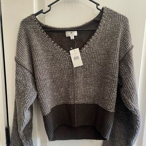 V neck sweater socialite